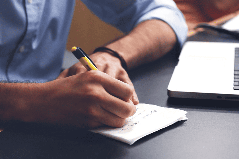 digital-notetaking-man-593333_1280